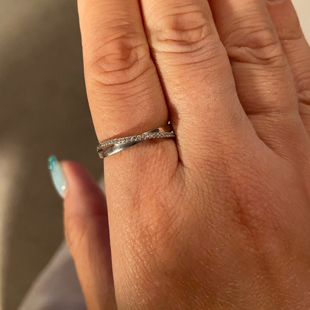 Cross over ring